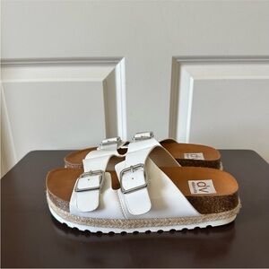 DV Dolce Vita Size 7.5 Carther White Slide Sandals
